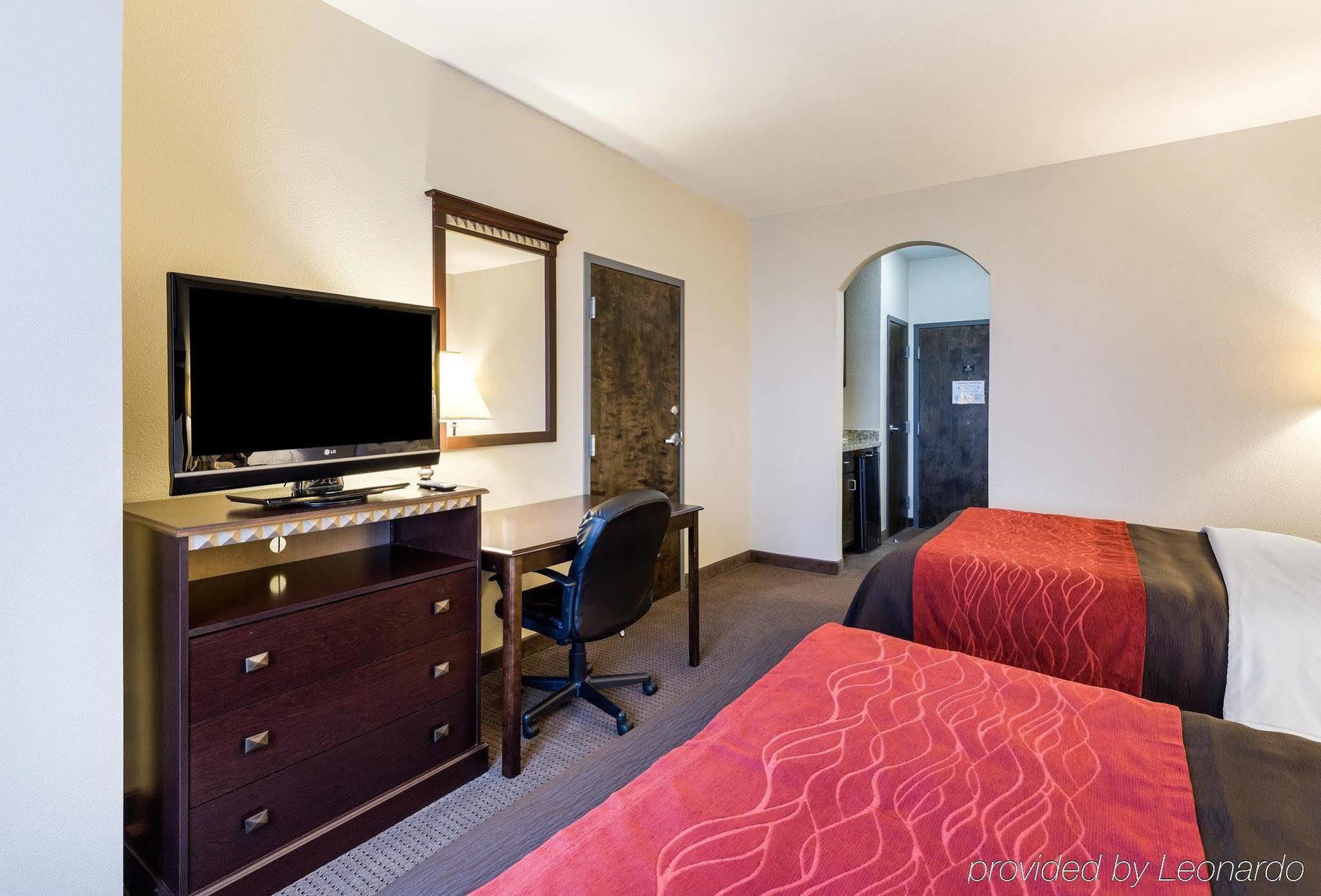 Comfort Inn & Suites Winnie Exterior photo